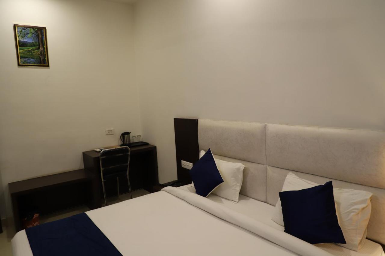 Hotel Dream Comfort Agra  Exteriör bild